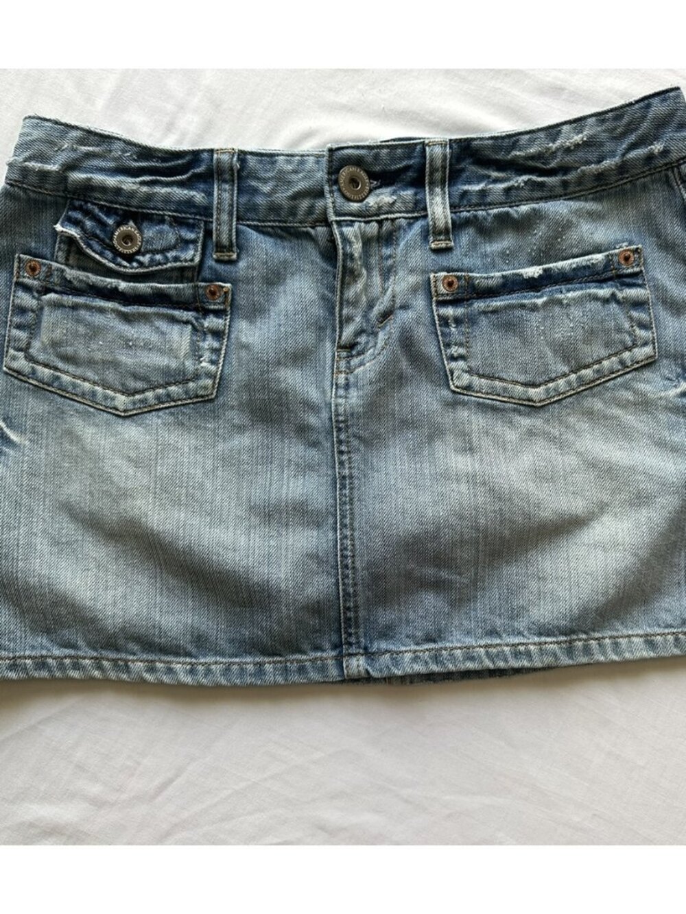 Vintage Y2K American Eagle Distressed Low Rise Denim Mini Skirt (Size 6)